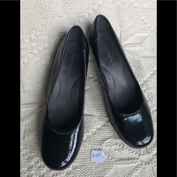 Aerosoles black patent leather pumps, size 8 - Picture 4 of 9